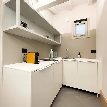 アパートホテル Canalchiaro 13 4*